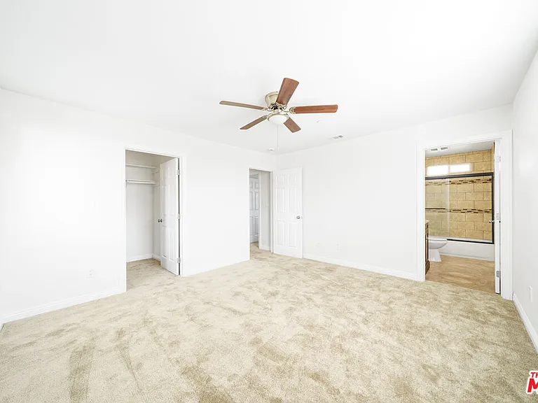 838 E 80th St #838 — Photo 15