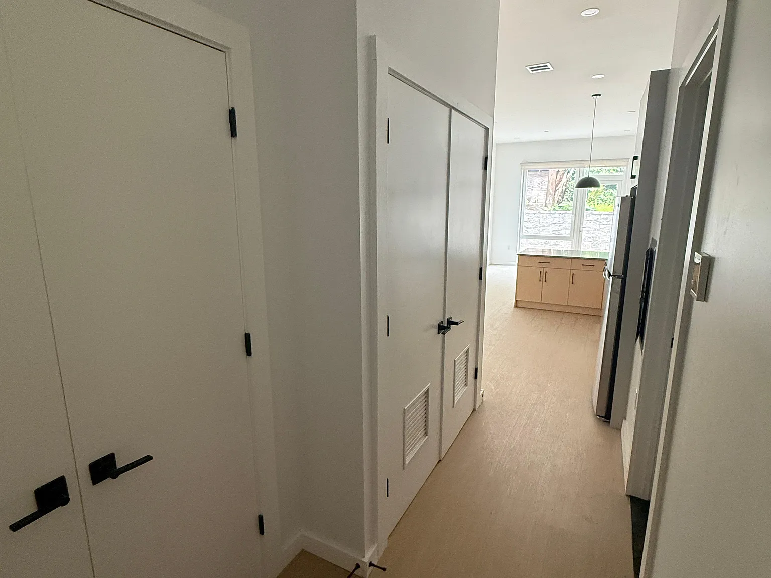 2 bed, 800 sqft, $3,150 — Photo 3