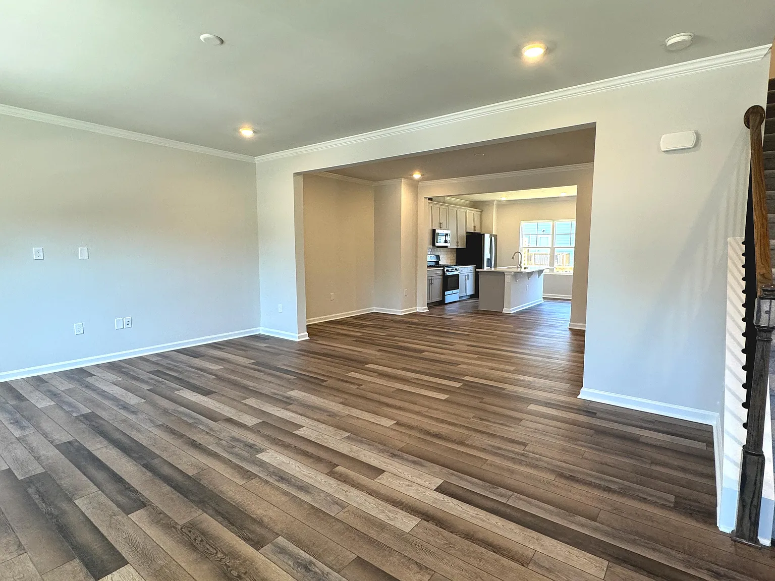 4 bed, 3.5 bath, 2410 sqft, $2,420 — Photo 3