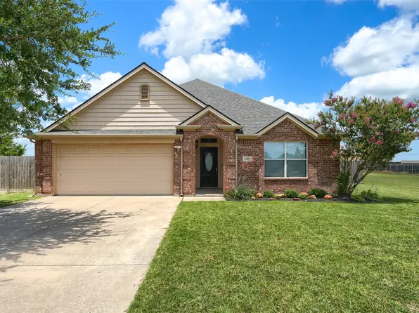 2001 Wild Turkey Dr, Midlothian, TX 76065