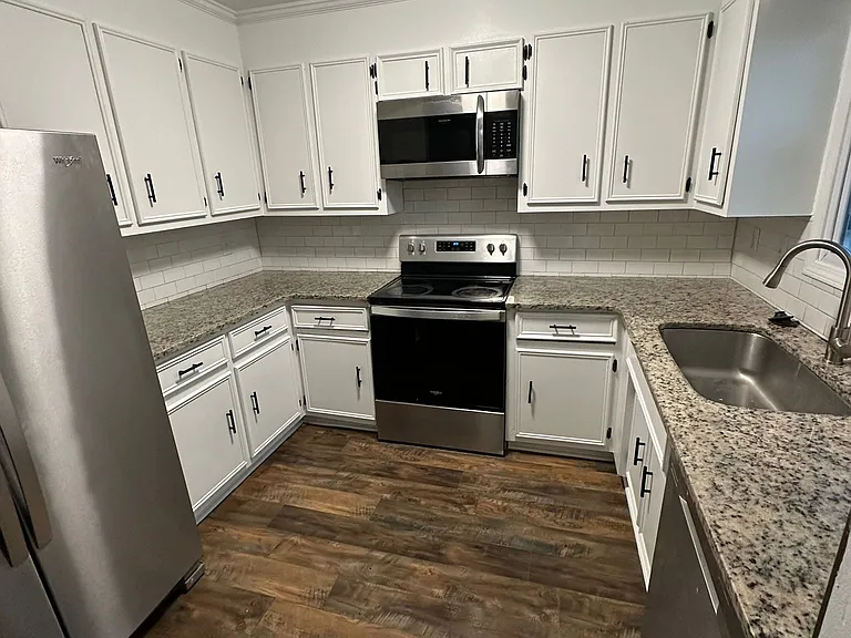 319 Devonwood Ct — Photo 1