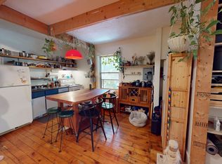 219 Bathurst St #2, Toronto, ON M5T2S2