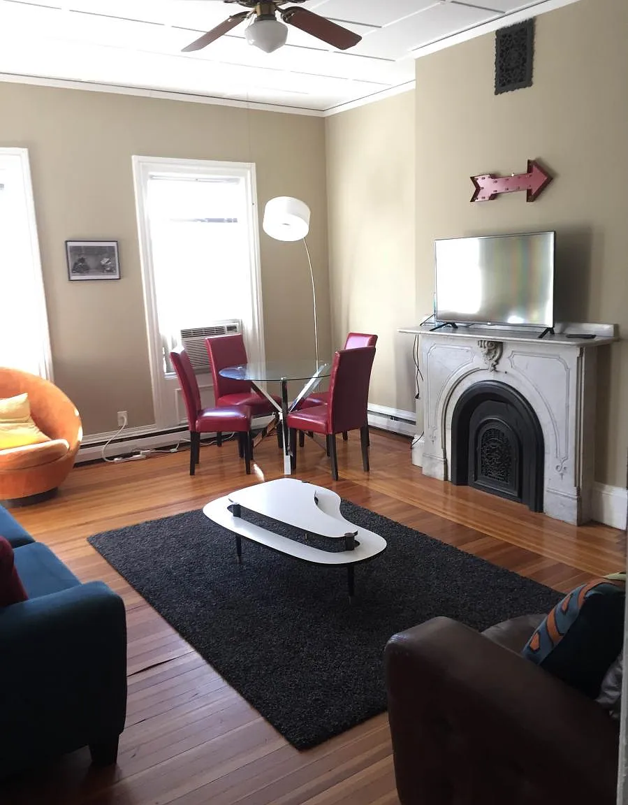 184 Bowen Street — Photo 3