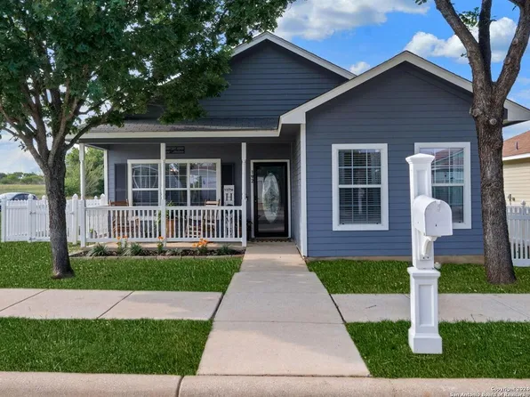 192 Whitewing Way, Floresville, TX 78114