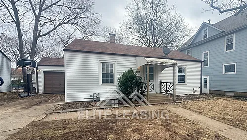 728 SW Lindenwood Ave Photo 1