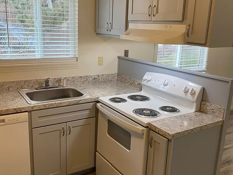 642 32nd Ave SE #5 — Photo 9