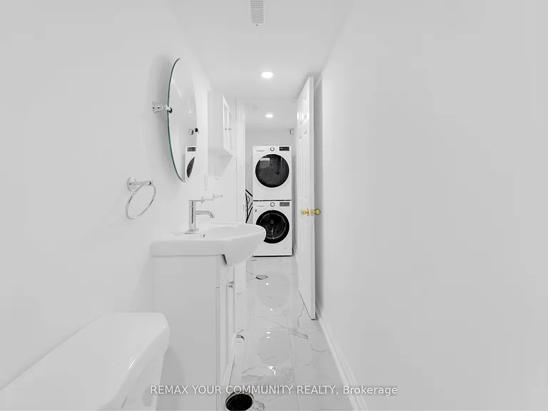 39 Veerland Dr #BASEMENT — Photo 25