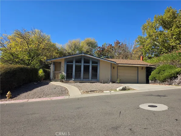 301 Oak Meadow Ln, Paso Robles, CA 93446