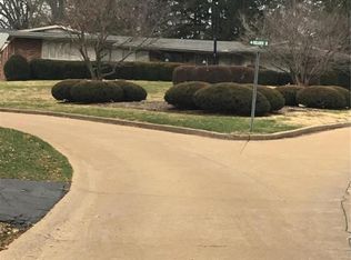 14100 Cross Trails Dr, Chesterfield, MO 63017