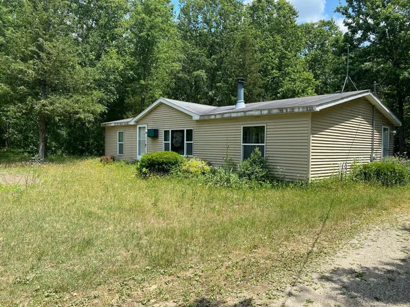 2441 Retreat Rd, Fennville, MI 49408