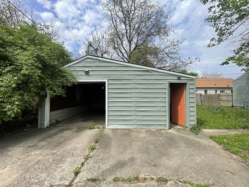Garage + storage room in garage