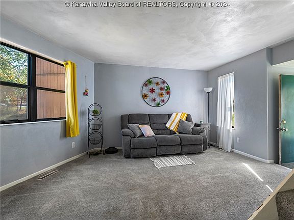 2nd image of 790 Gordon Dr