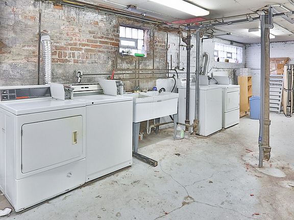 2nd image of 2221 W Le Moyne St #1