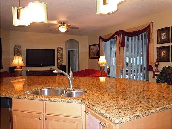 4th image of 921 Arbormoor Pl