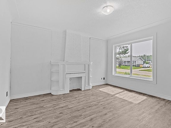 4th image of 4808 45th Ave