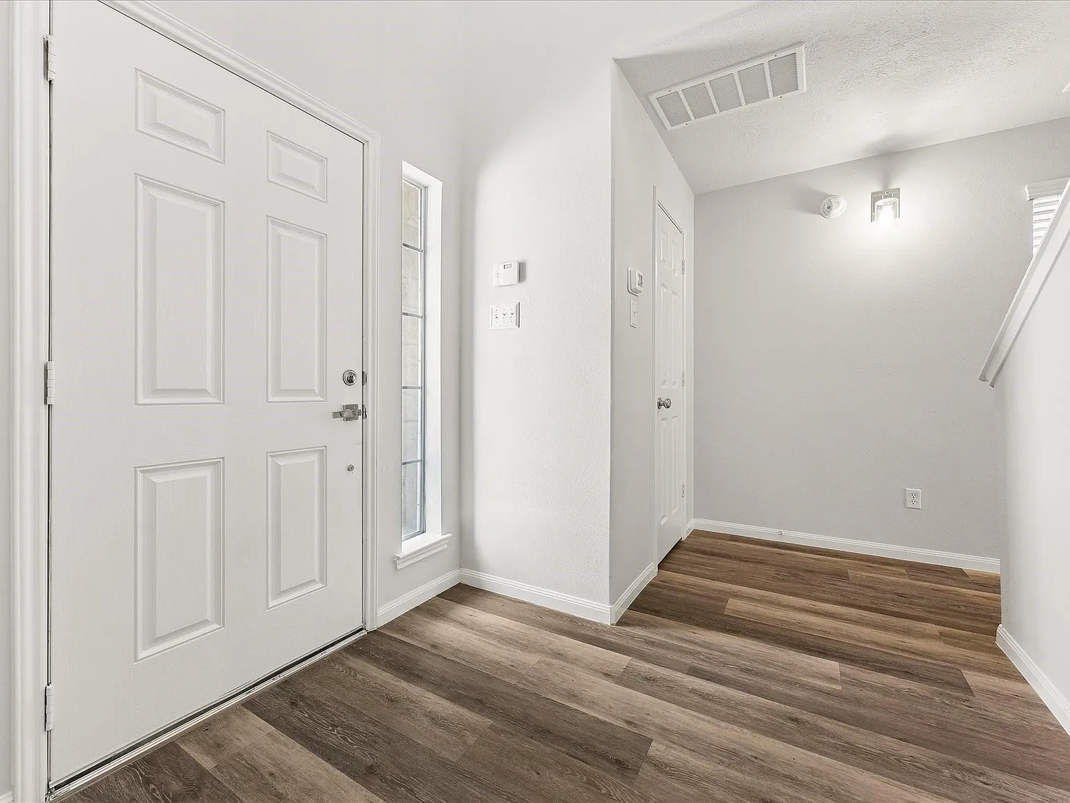 3 bed, 3.5 bath, 2178 sqft, $2,300 — Photo 2