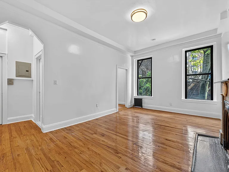 300 W 10th St #2B — Photo 3