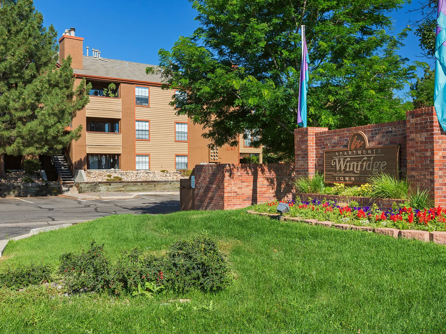 Winridge Apartments and Townhomes — Photo 2
