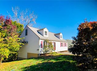 14 Valley View Dr, Danbury, CT