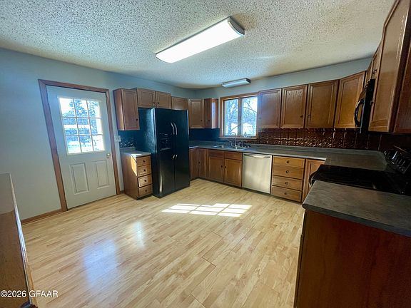 4th image of 110 Boundary St