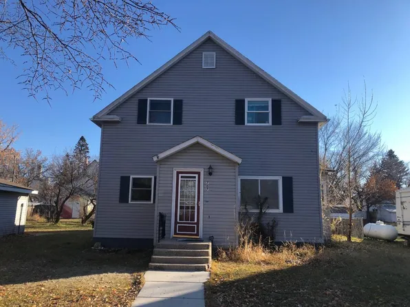 707 Ohmer St, Bottineau, ND 58318