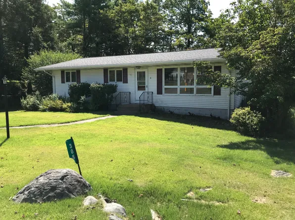 308 Hemlock Ln, Stroudsburg, PA 18360