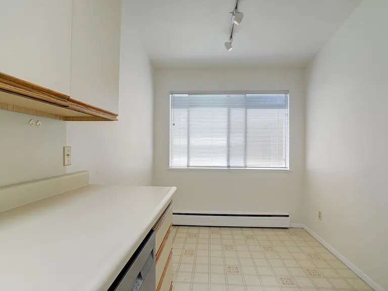 2031 43rd Ave E #F — Photo 14
