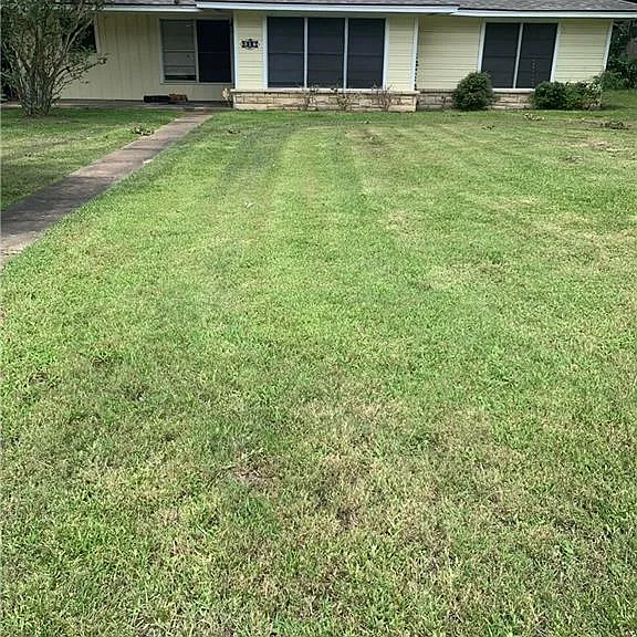 318 Fairway Dr — Photo 1