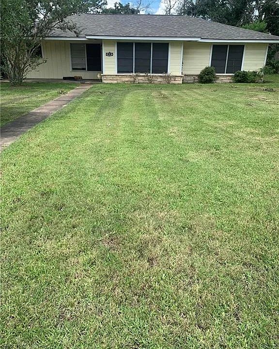 318 Fairway Dr