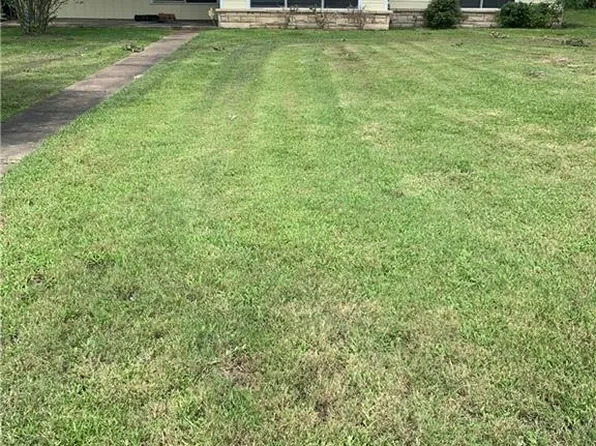 318 Fairway Dr, Bryan, TX 77801