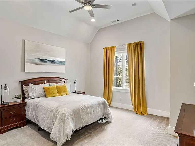 5265 Peachtree Dunwoody Rd — Photo 61