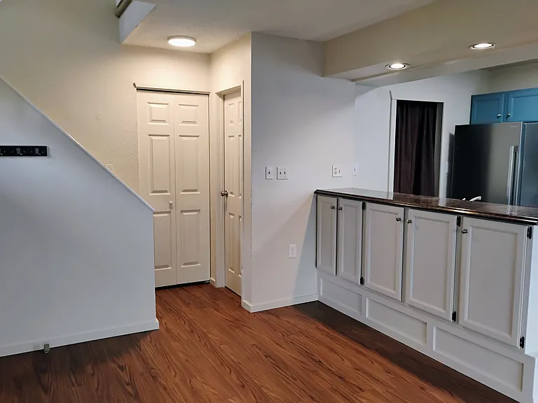 1579 Hooker St — Photo 8