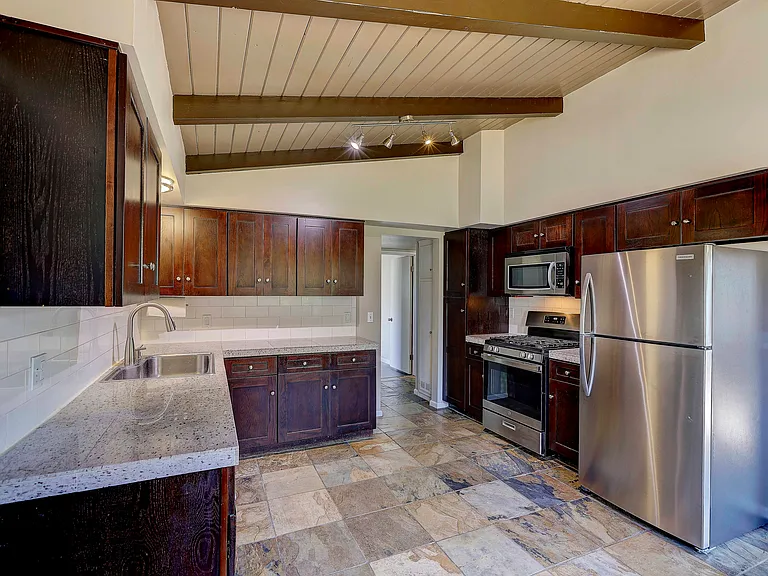 Kitchen full view