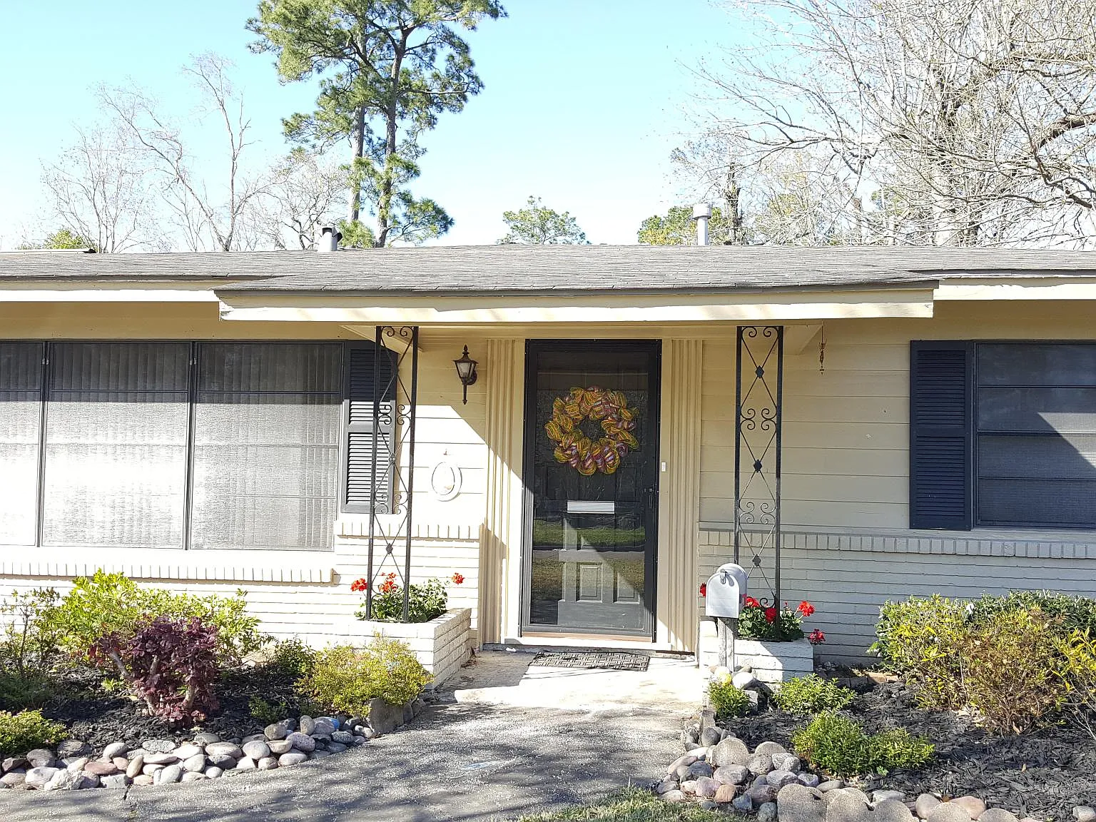 4 bed, 2224 sqft, $2,100 — Photo 2