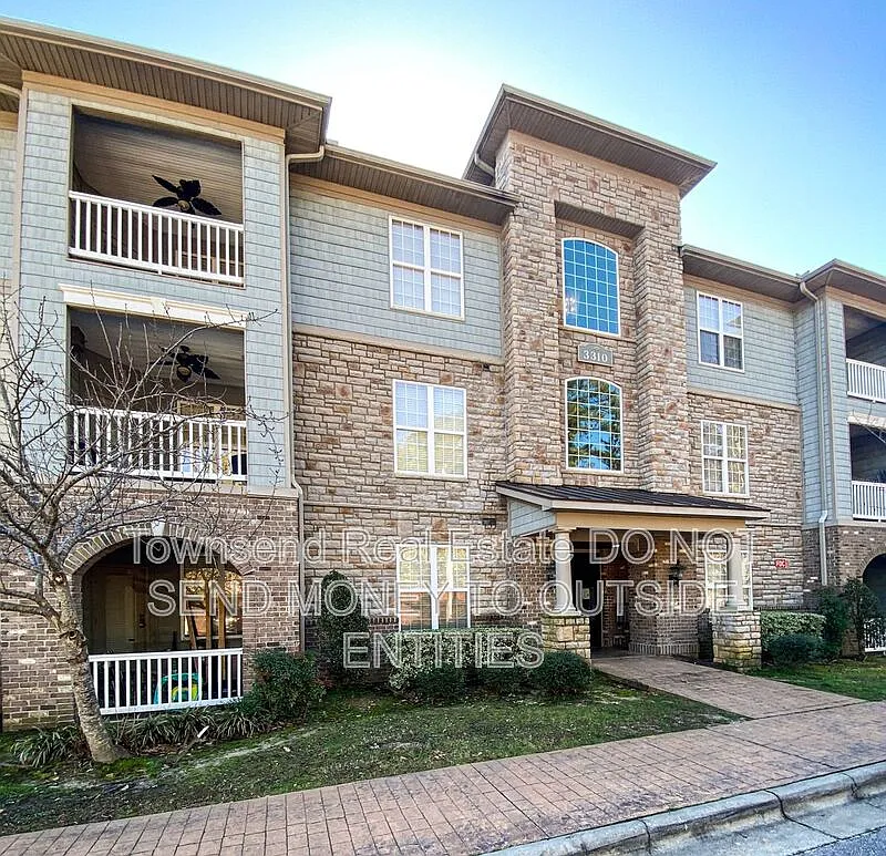 3 bed, 2.0 bath, 1716 sqft, $1,645 — Photo 1