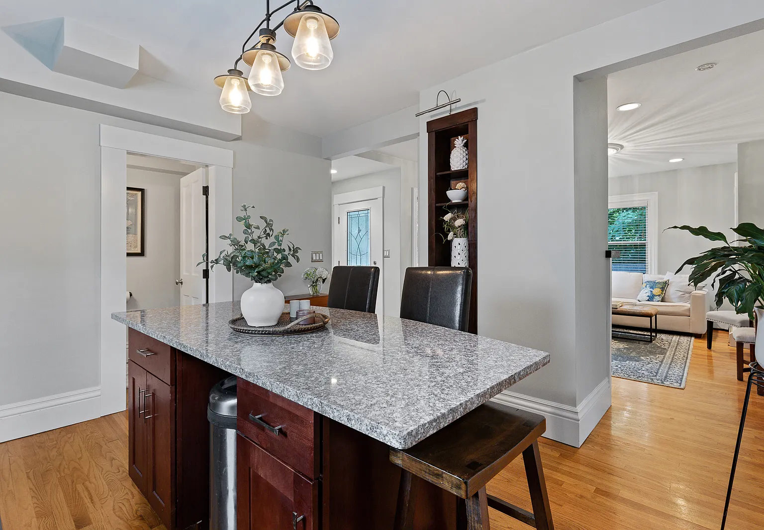 2 bed, 1200 sqft, $3,300 — Photo 4