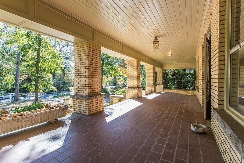 2nd image of 832 Springdale Rd