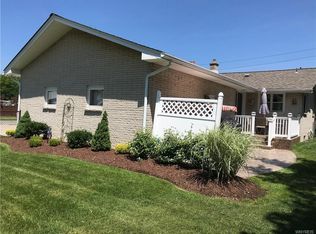 2 Cheryl Rd, West Seneca, NY 14224