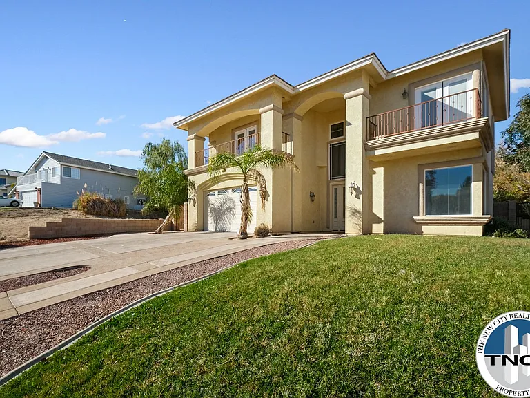 17998 Vista Point Dr — Photo 2