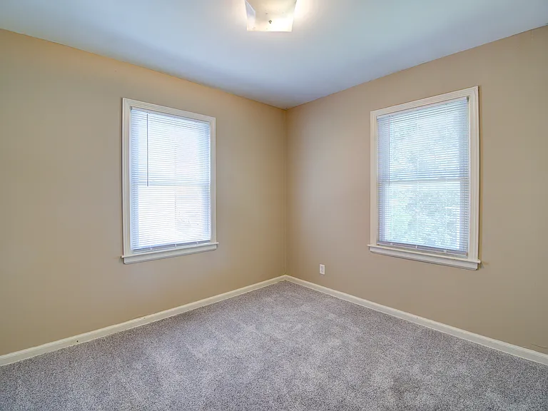 6604 N Campbell St — Photo 10