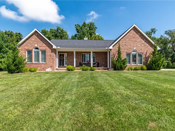1085 Finley Ave, Mt Zion, IL 62549