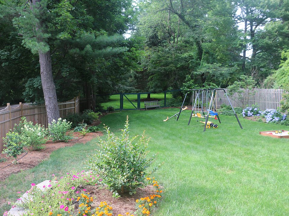 2nd image of 4 Townsend Rd