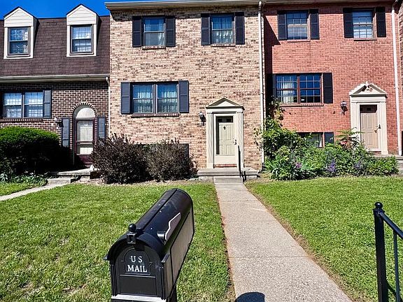 2nd image of 33 Brucester Bridge Ct