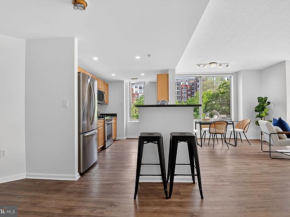 4th image of 2726 Gallows Rd APT 216