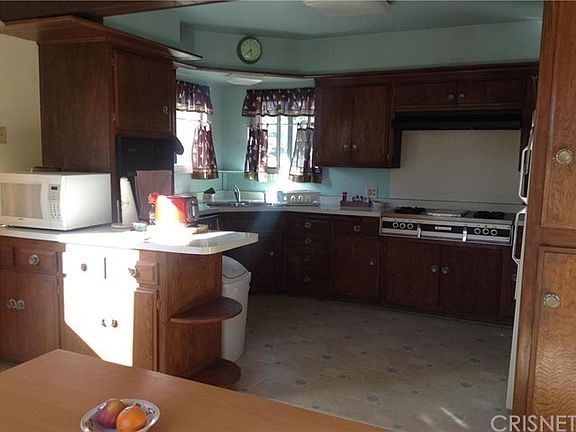 Large Kitchen with plenty of storage