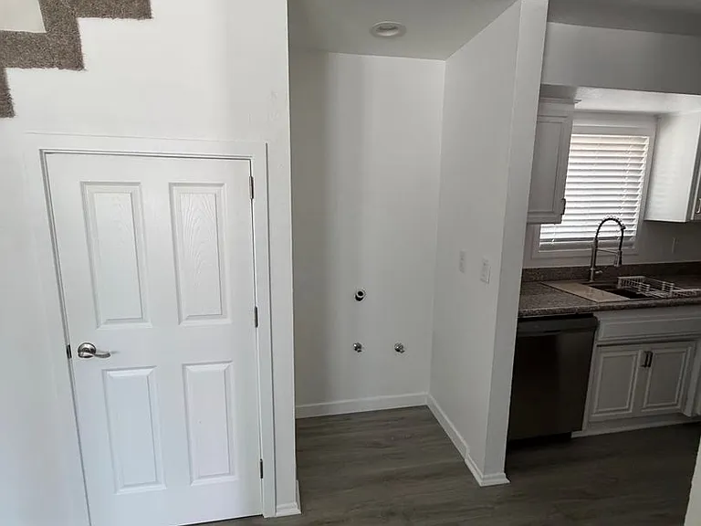 13042 Riverside Dr — Photo 7