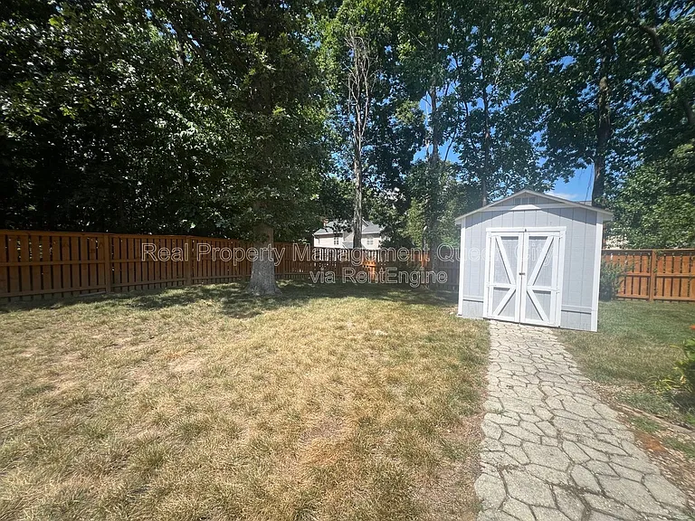 3910 Armitage Dr — Photo 6