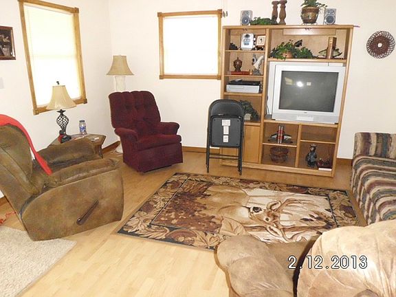 5th image of 28 E Valley Dr