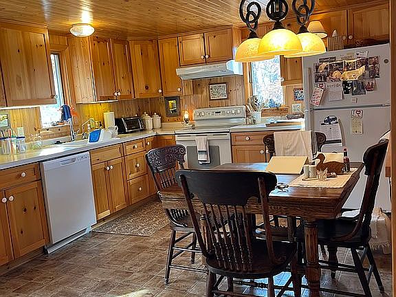 Eat-in Kitchen
