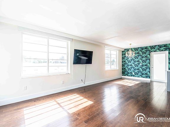 3rd image of 1150 Euclid Ave APT 304